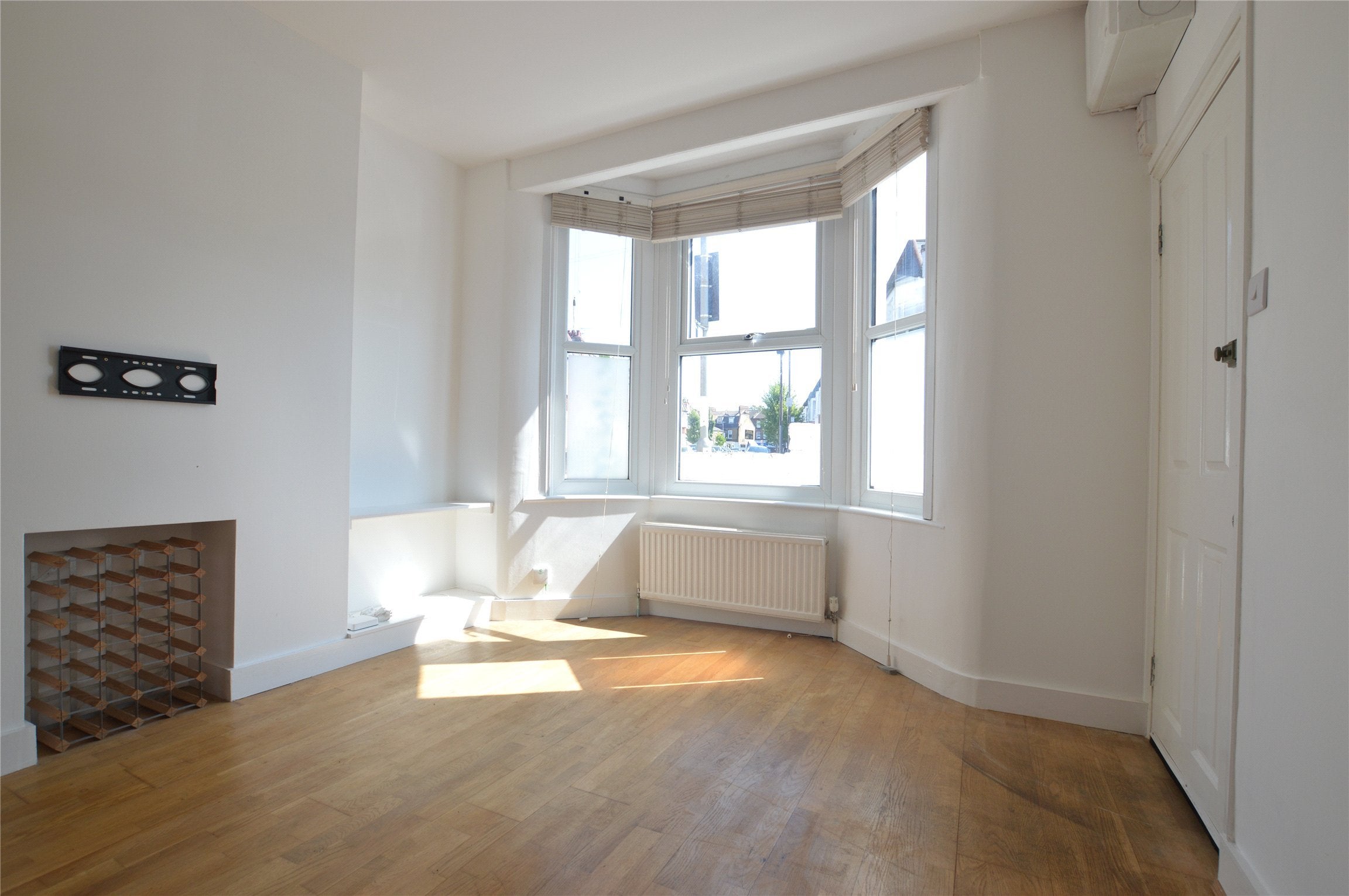 Flat Steerforth Street in Greater London