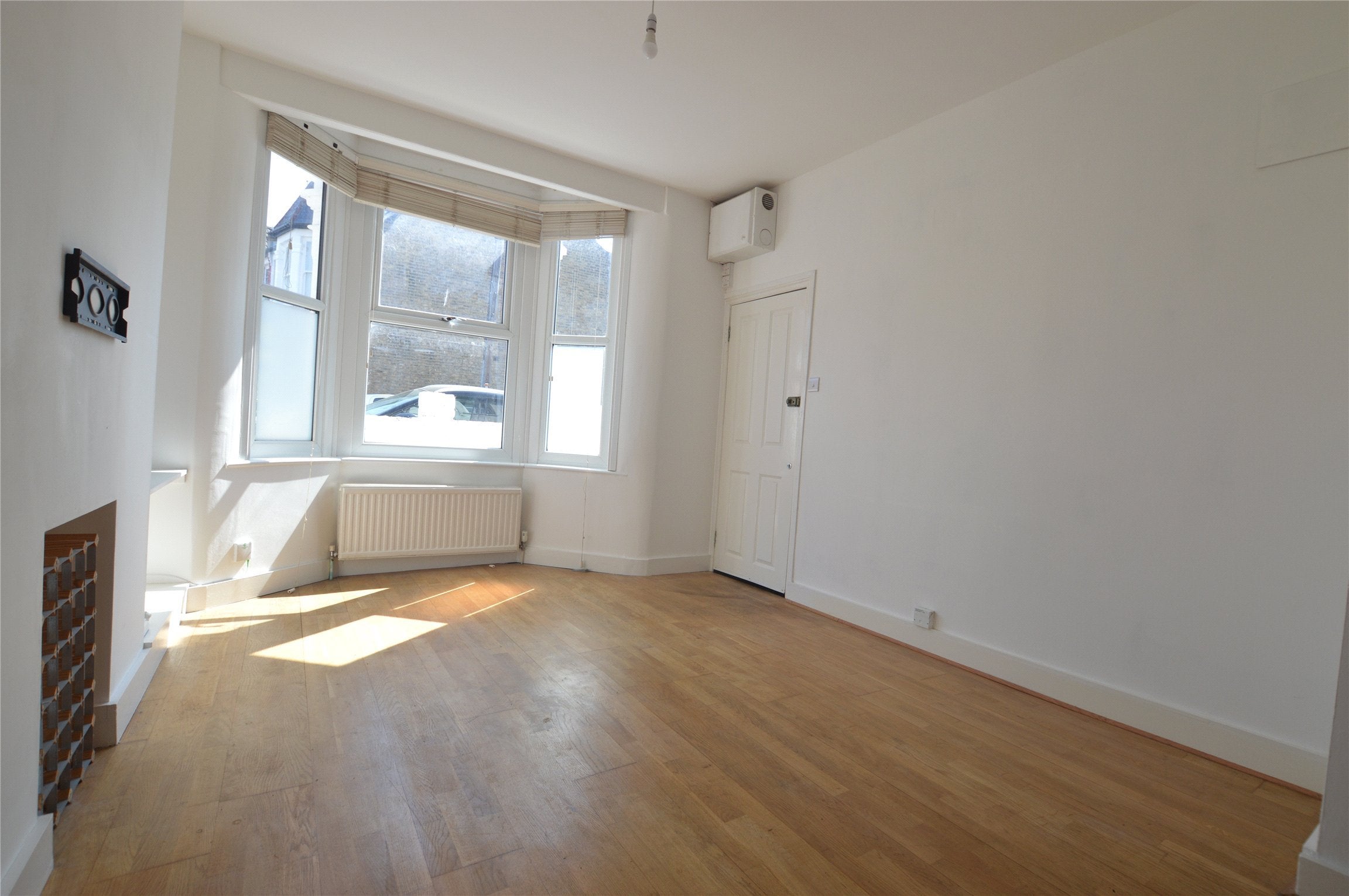 Flat Steerforth Street in Greater London