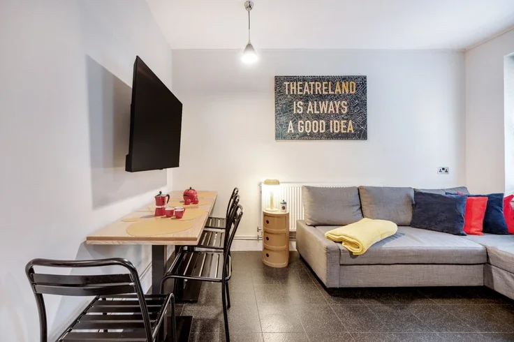 Flat Betterton Street in Greater London