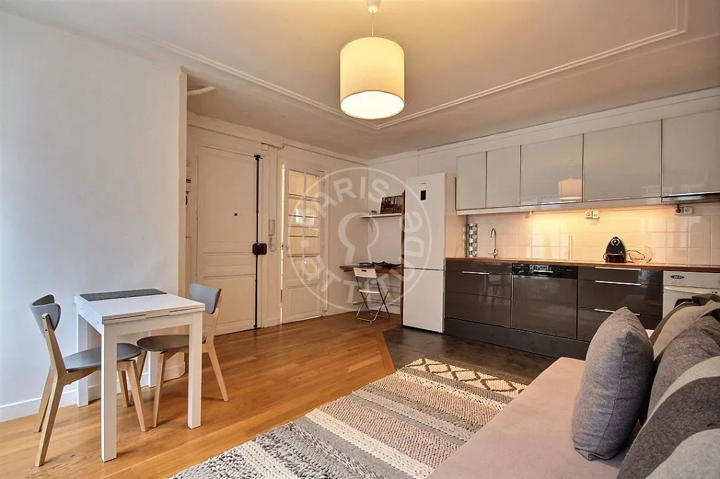 Flat Rue des Vinaigriers in Paris