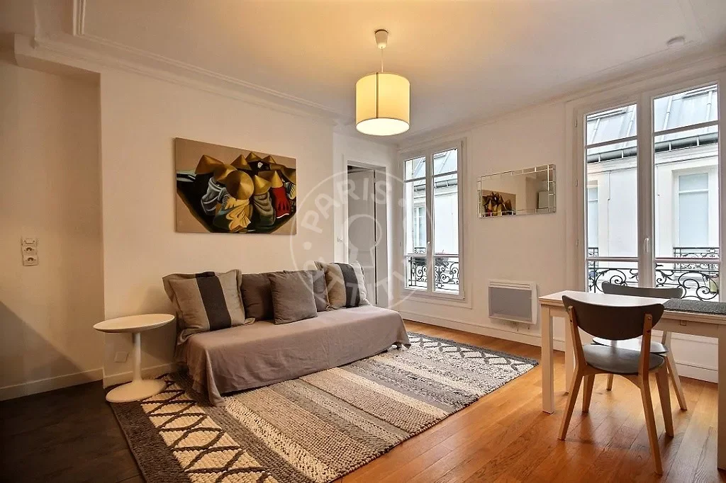 Flat Rue des Vinaigriers in Paris