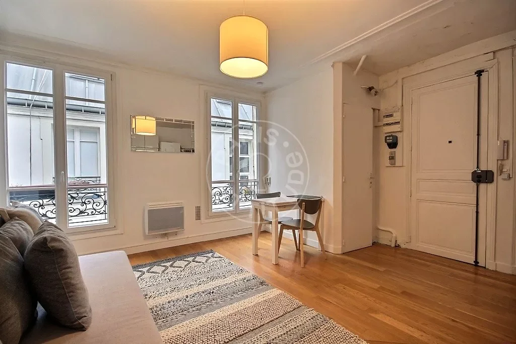 Flat Rue des Vinaigriers in Paris
