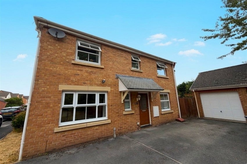 House Hornsmill Way in Helsby