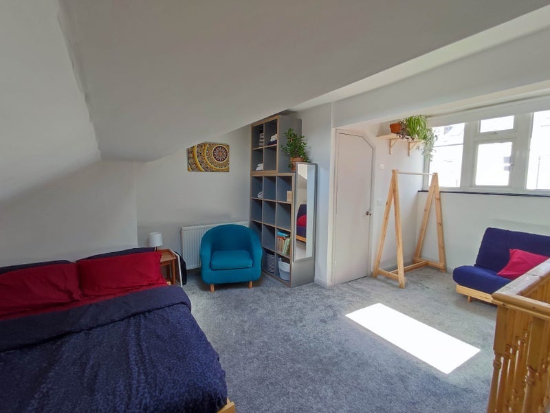 Room Glover Road in Sheffield