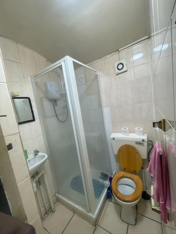 Room Tunmarsh Lane in Greater London
