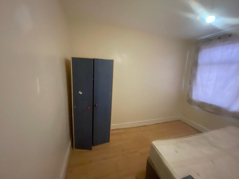 Room Tunmarsh Lane in Greater London