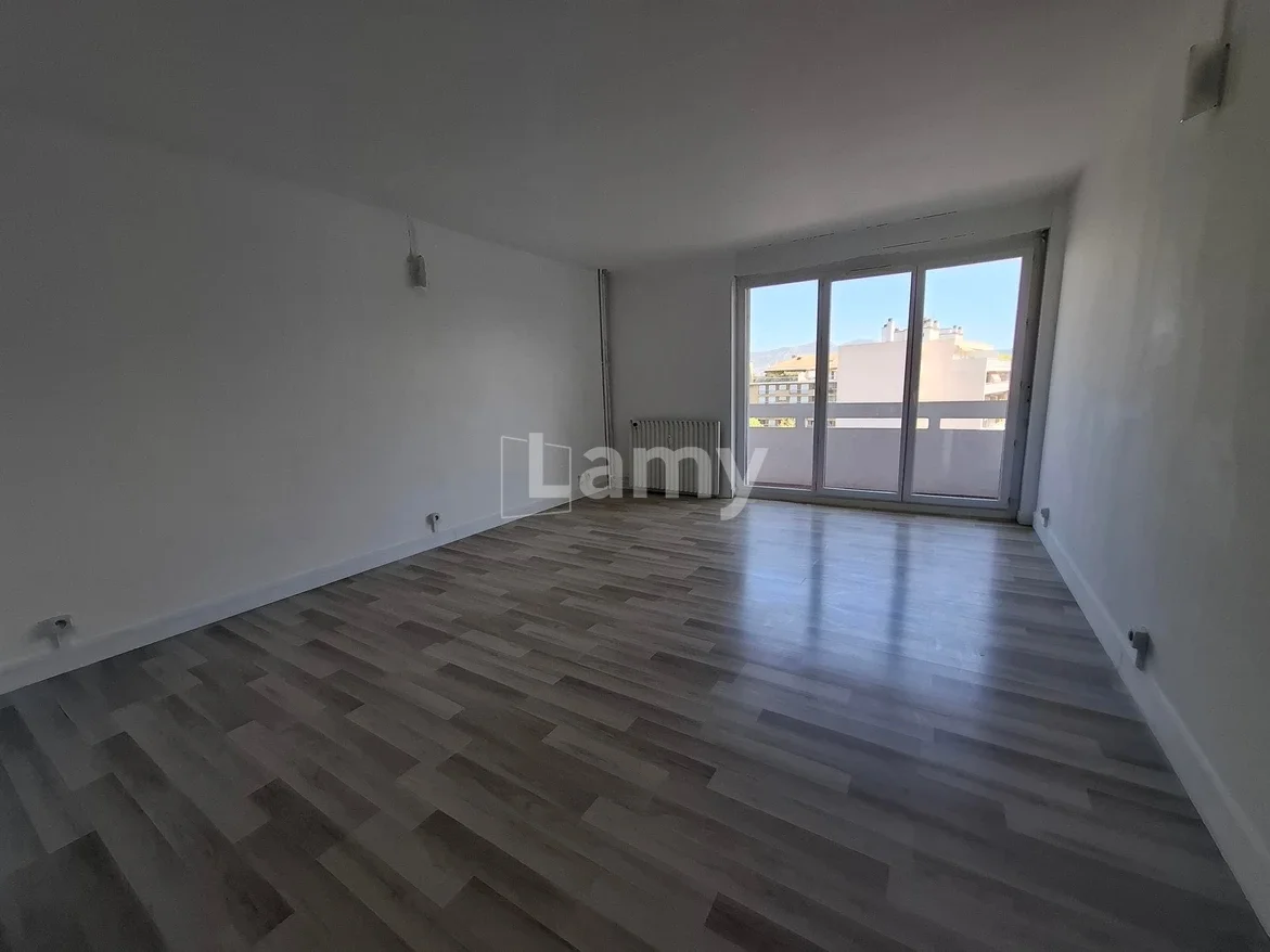 Flat Rue Breteuil in Marseille