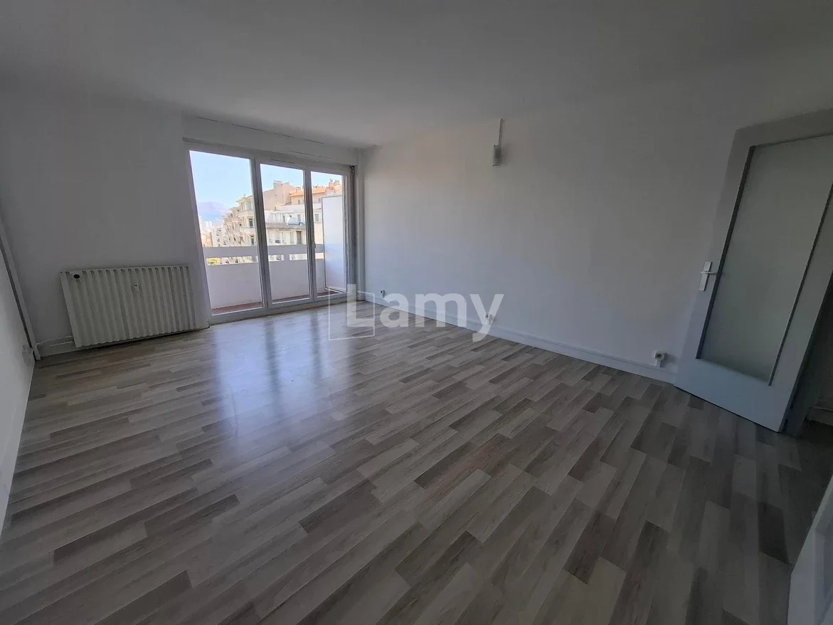Flat Rue Breteuil in Marseille