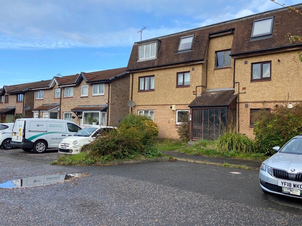 Flat Double Hedges Park in City of Edinburgh