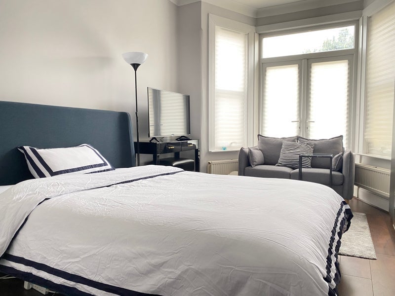 Room Squires Lane in Greater London