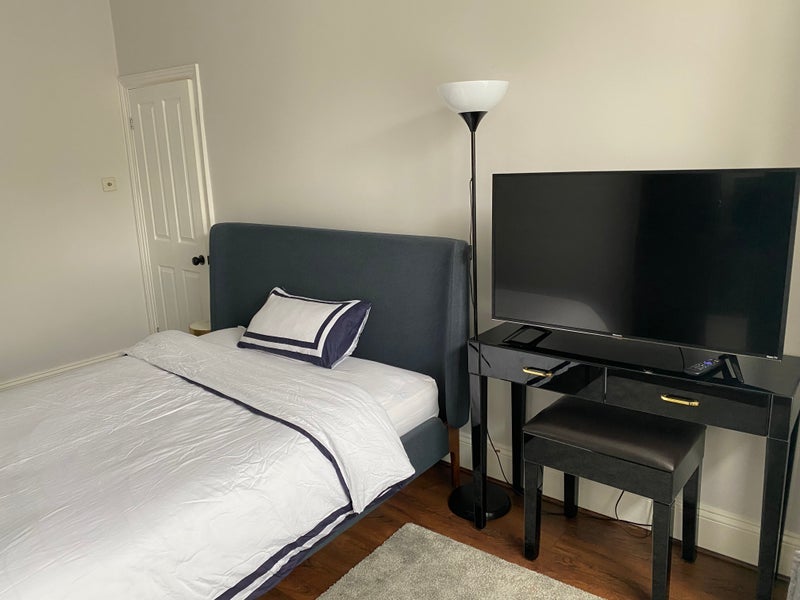 Room Squires Lane in Greater London
