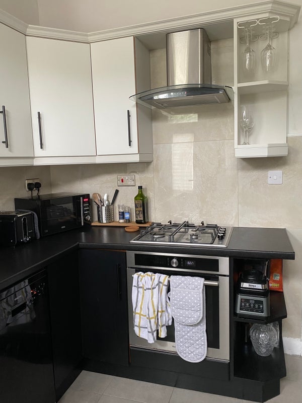 Room Squires Lane in Greater London