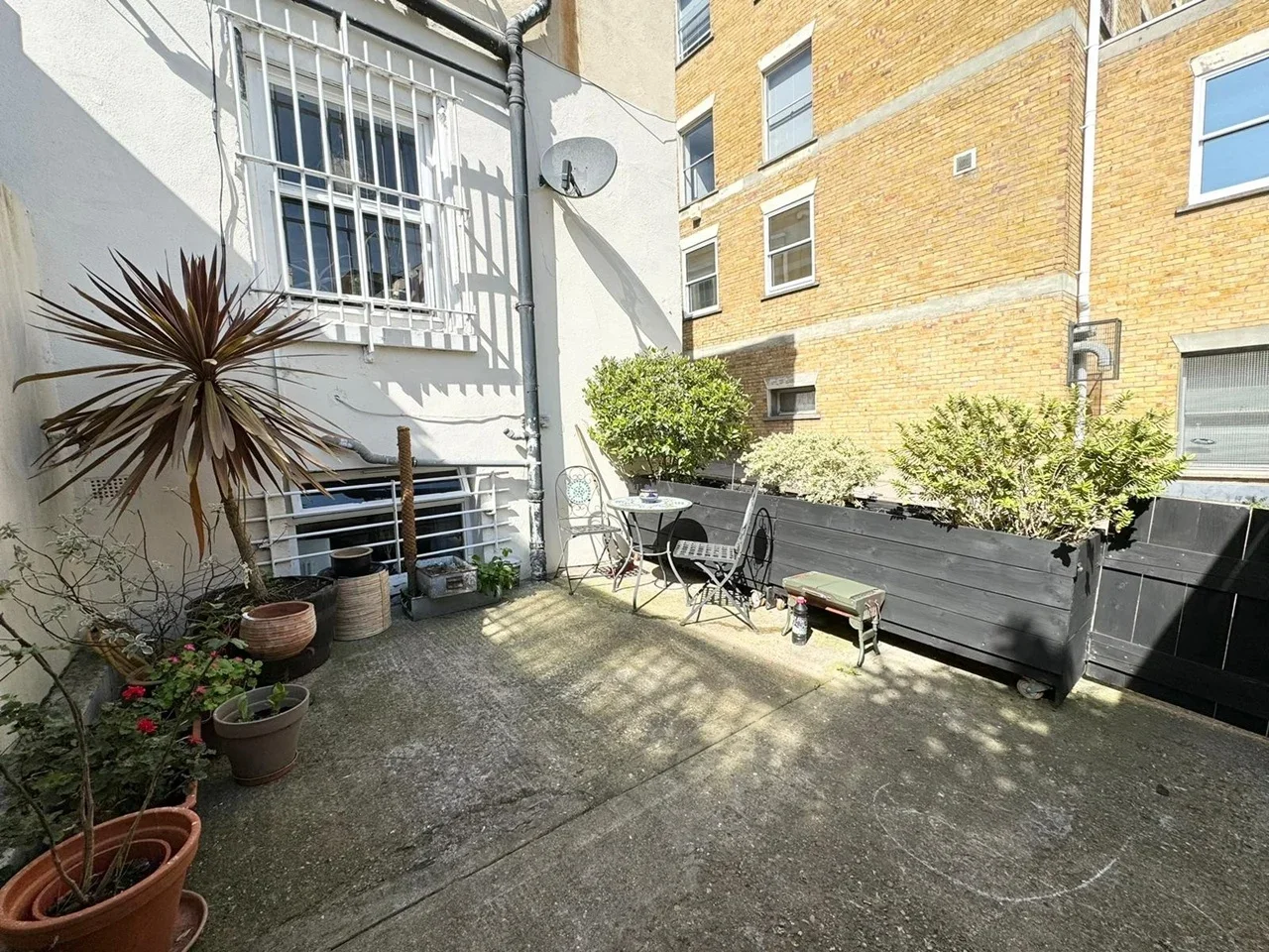 Flat Amhurst Road in Greater London