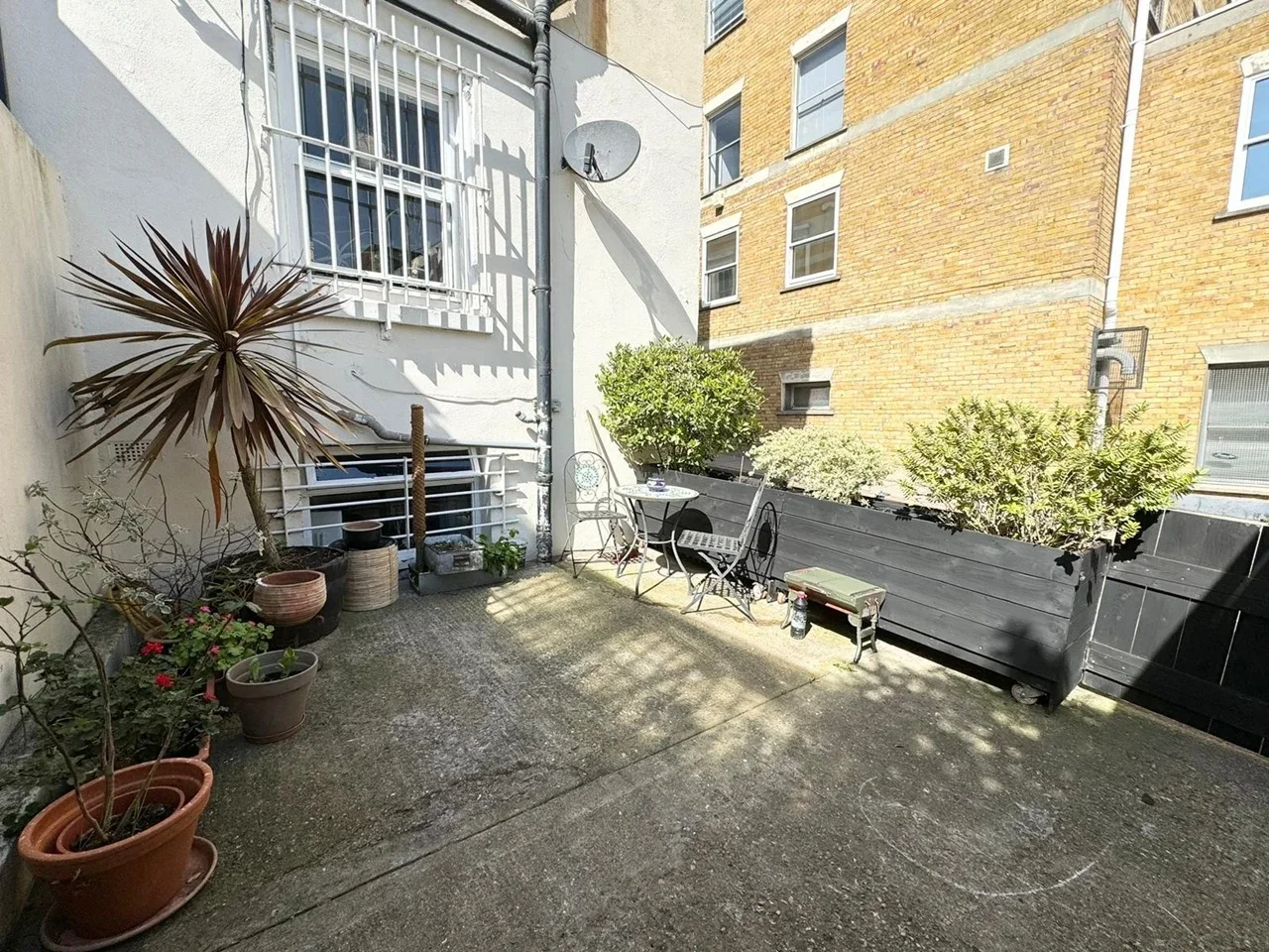 Flat Amhurst Road in Greater London