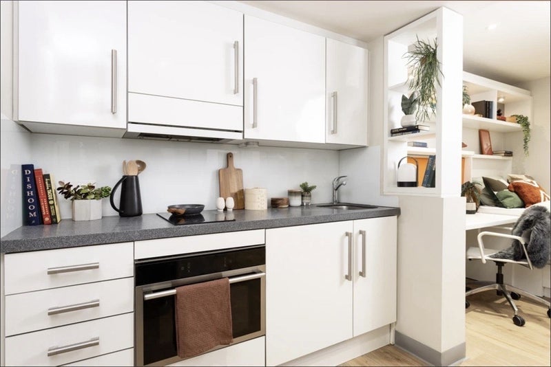 Room Leman Street in Greater London