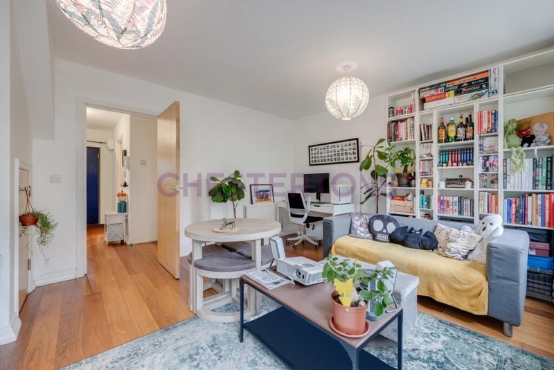 Flat Claremont Street in Greater London