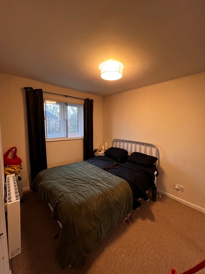 Flat Silver Close in Greater London