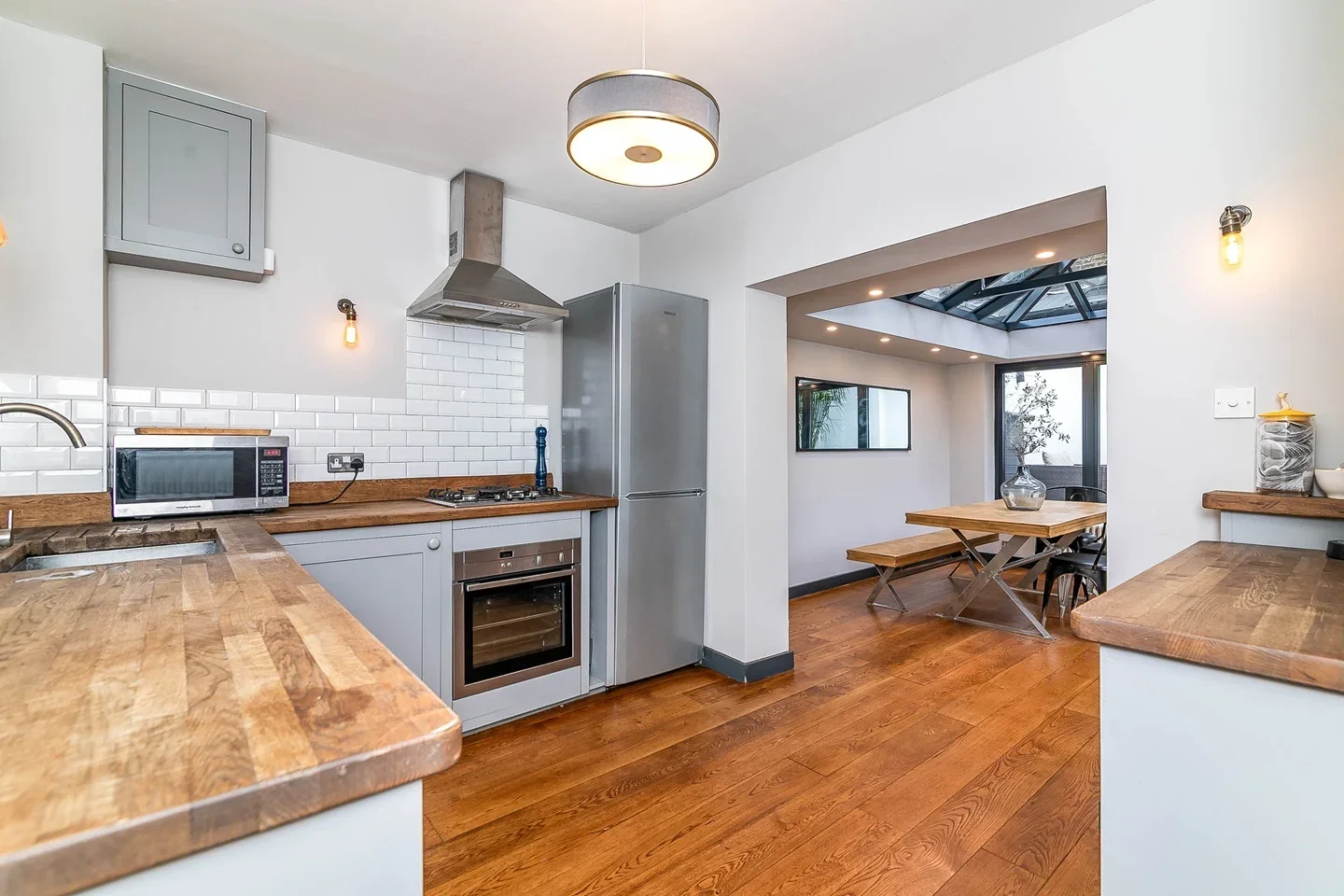 Flat Shipton Street in Greater London