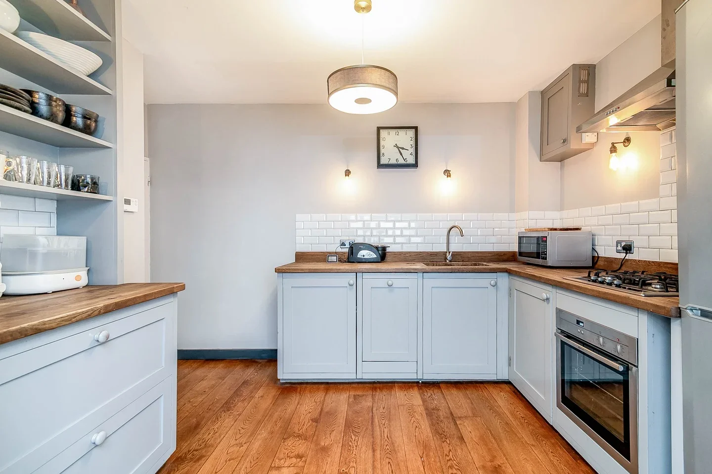 Flat Shipton Street in Greater London