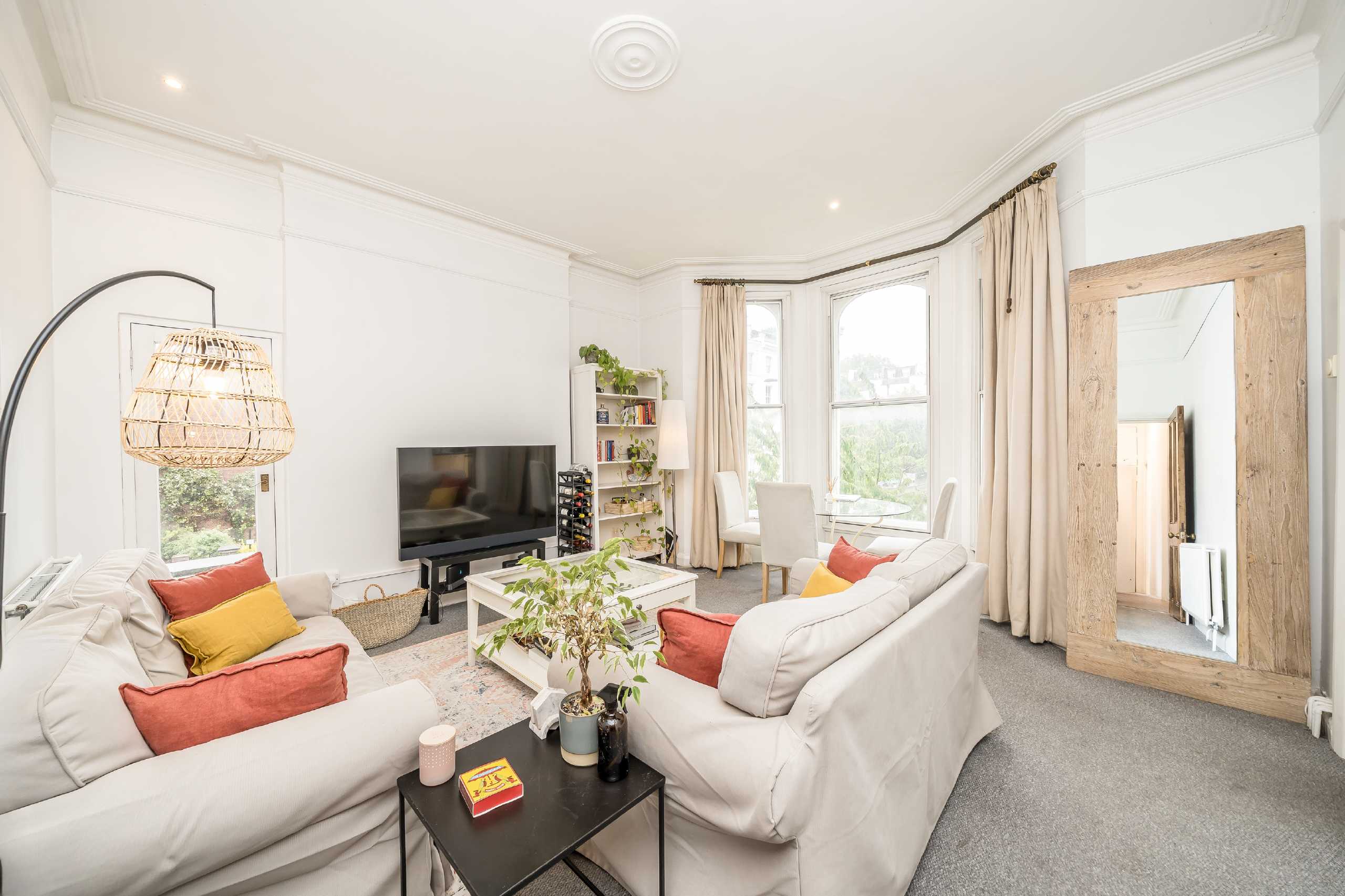 Flat Elgin Crescent in Greater London