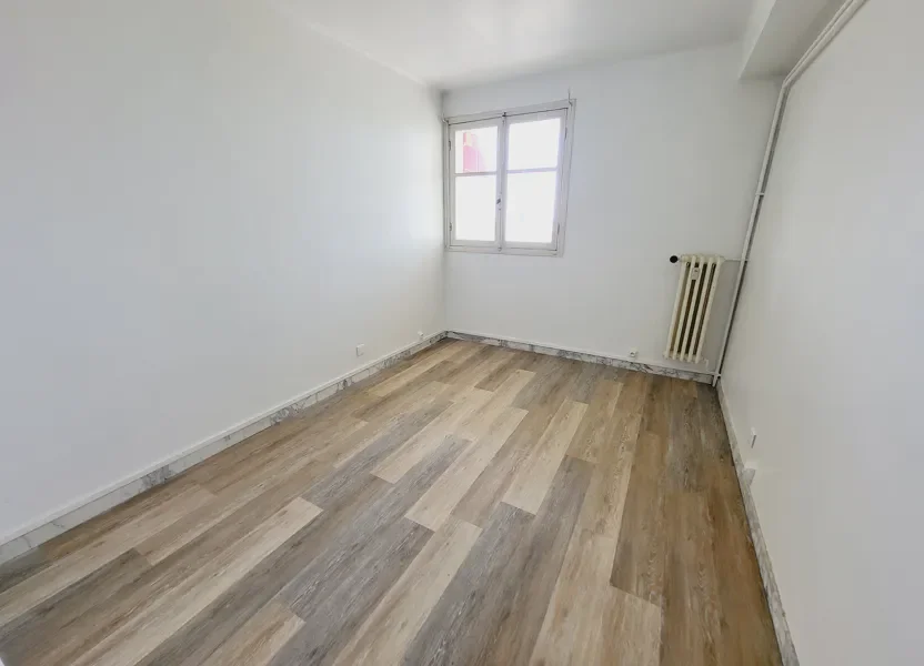 Flat Avenue Sainte-Marguerite in Nice