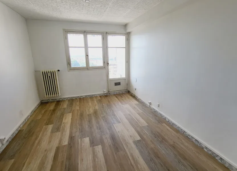 Flat Avenue Sainte-Marguerite in Nice