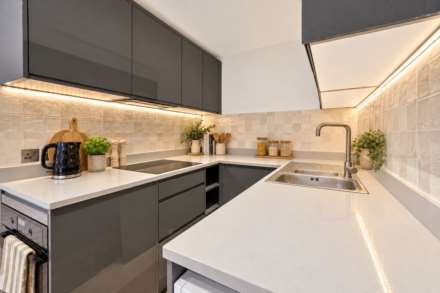 Flat Philbeach Gardens in Greater London