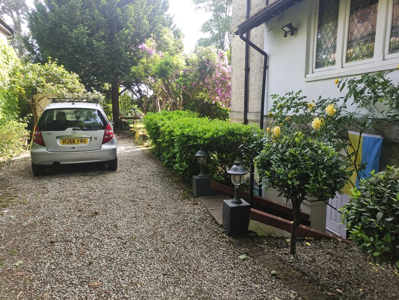 Flat Cooper's Hill Lane in Borough of Runnymede