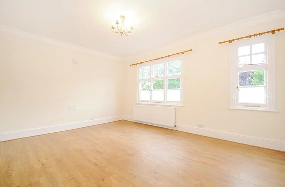 Flat Coniston Road in Greater London