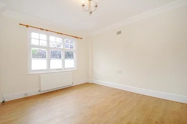 Flat Coniston Road in Greater London