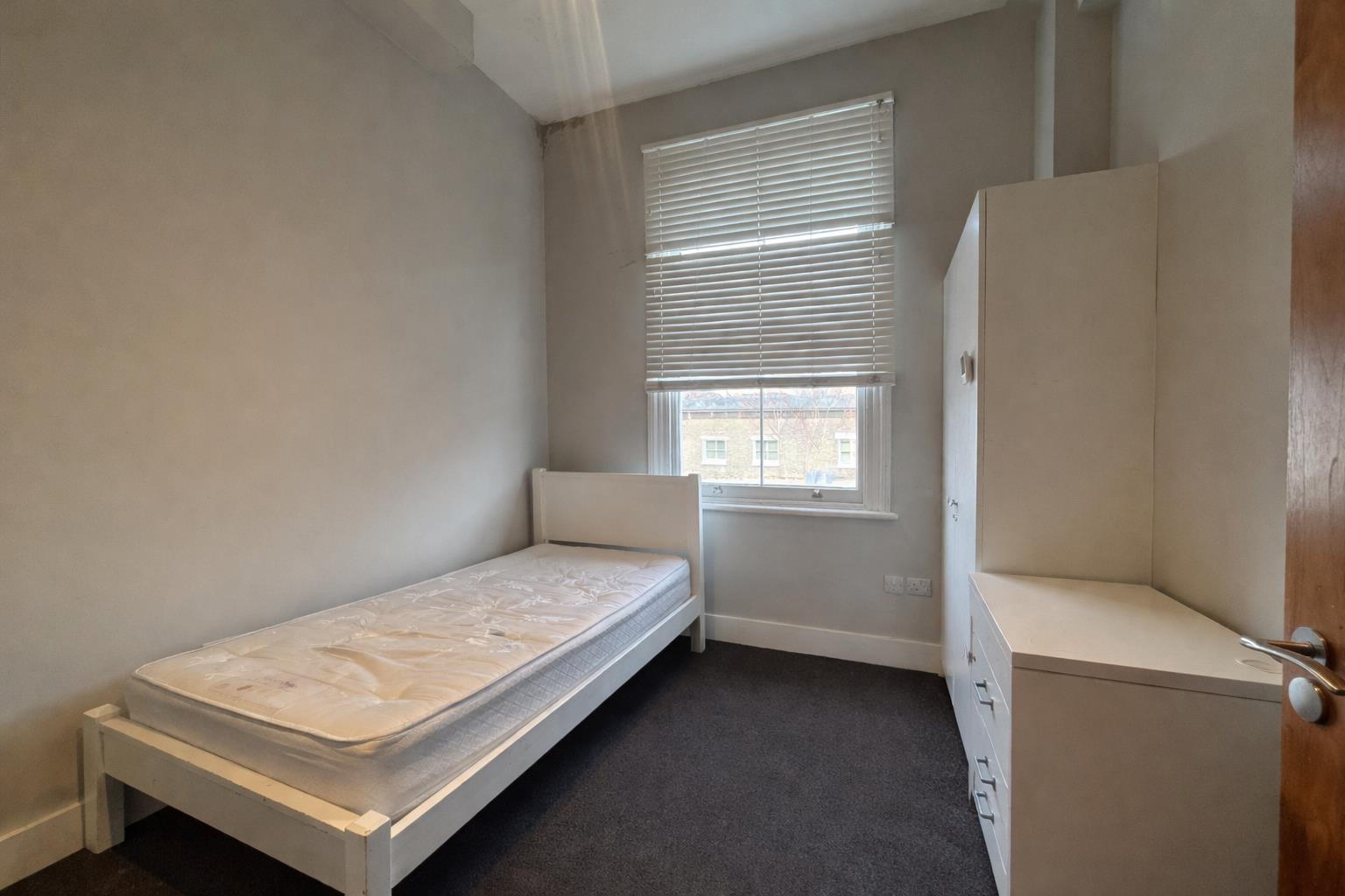 Flat West Cromwell Road in Greater London
