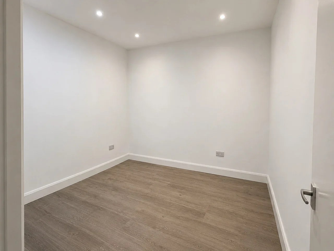 Flat Grange Road in Greater London