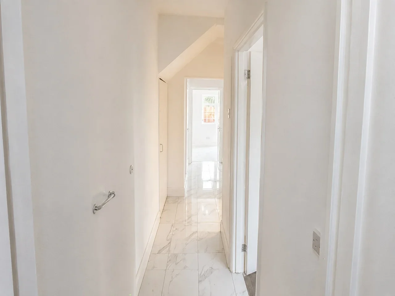 Flat Grange Road in Greater London