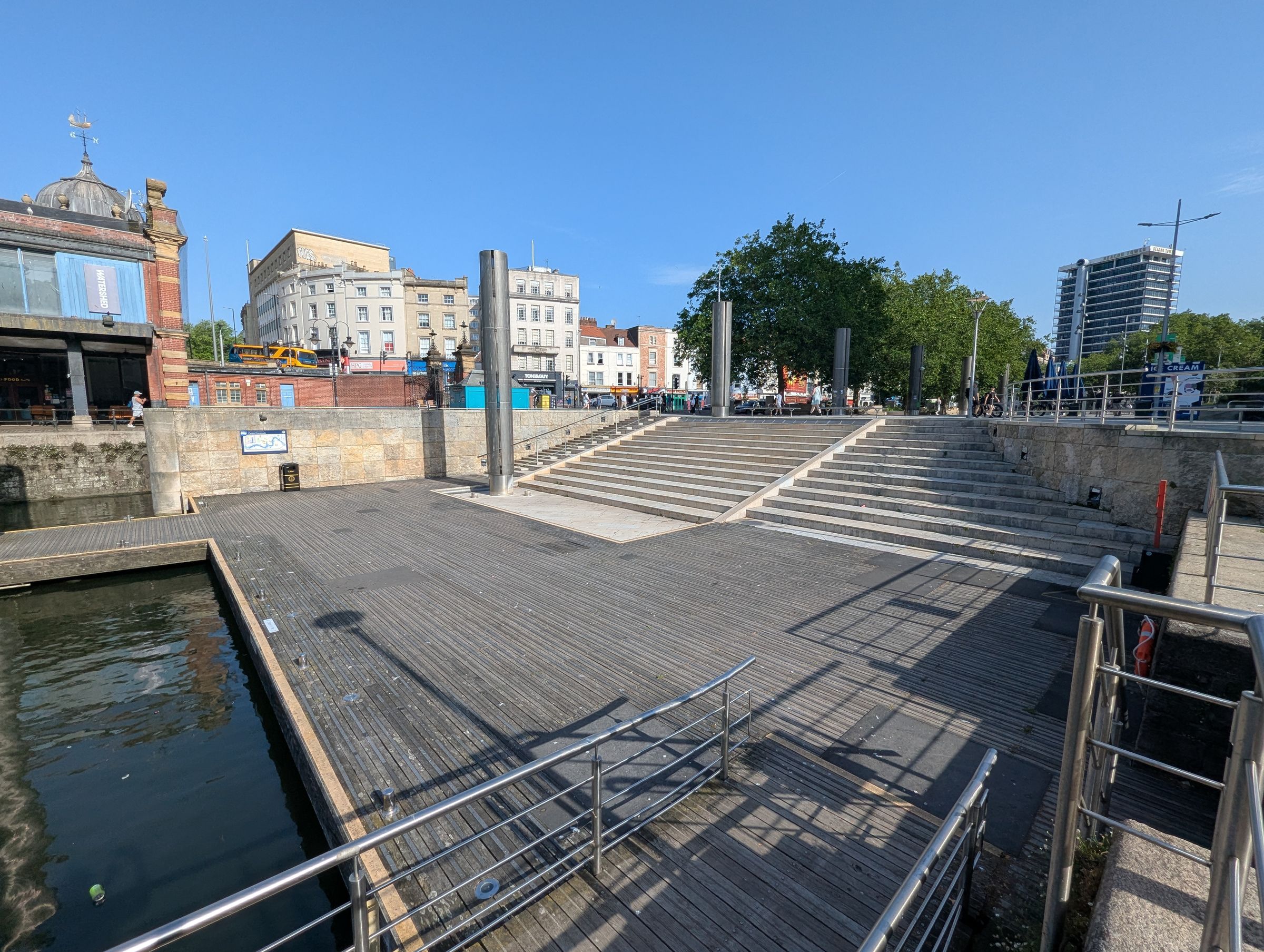 Flat Marsh Street in Bristol