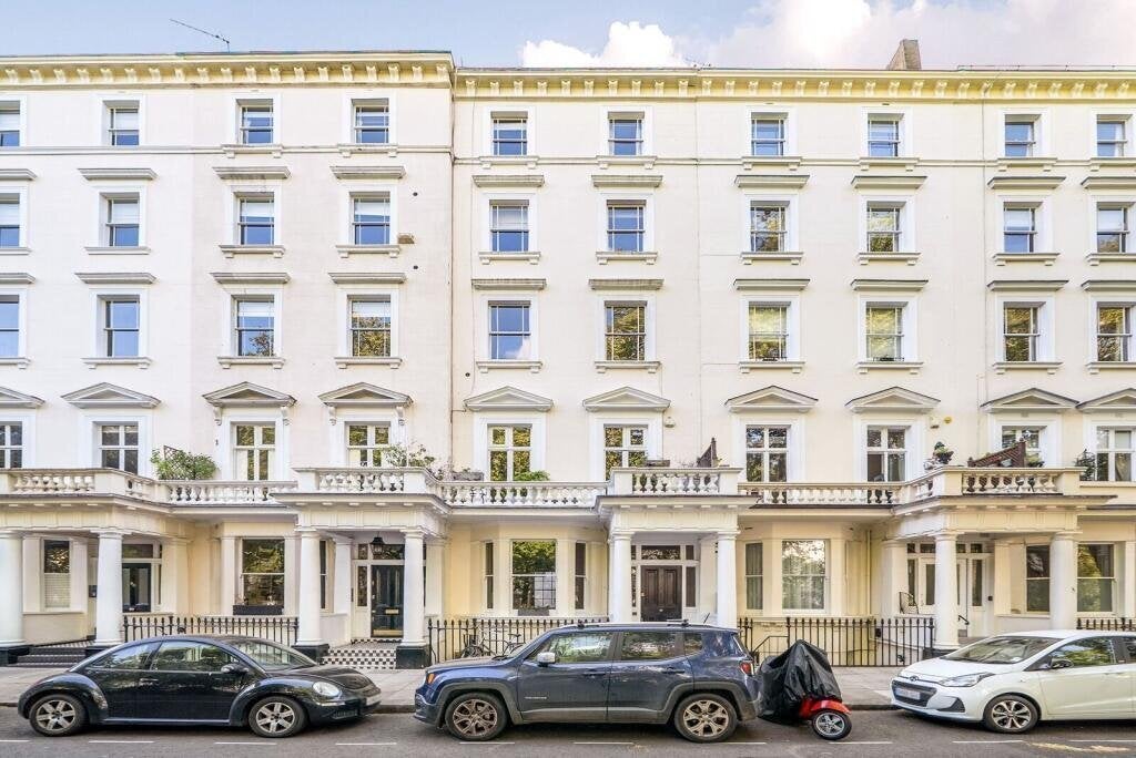 Flat St George's Square in City of Westminster