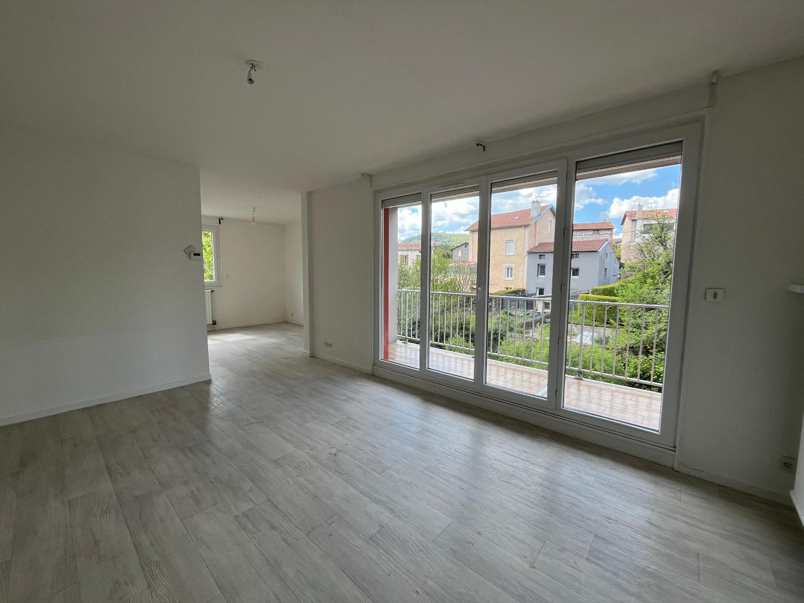 Appartement Rue de la Paix à Unieux