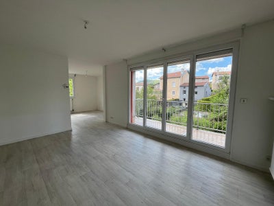 Flat Rue de la Paix in Unieux