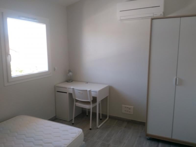 Room Rue des Treilles in Libourne