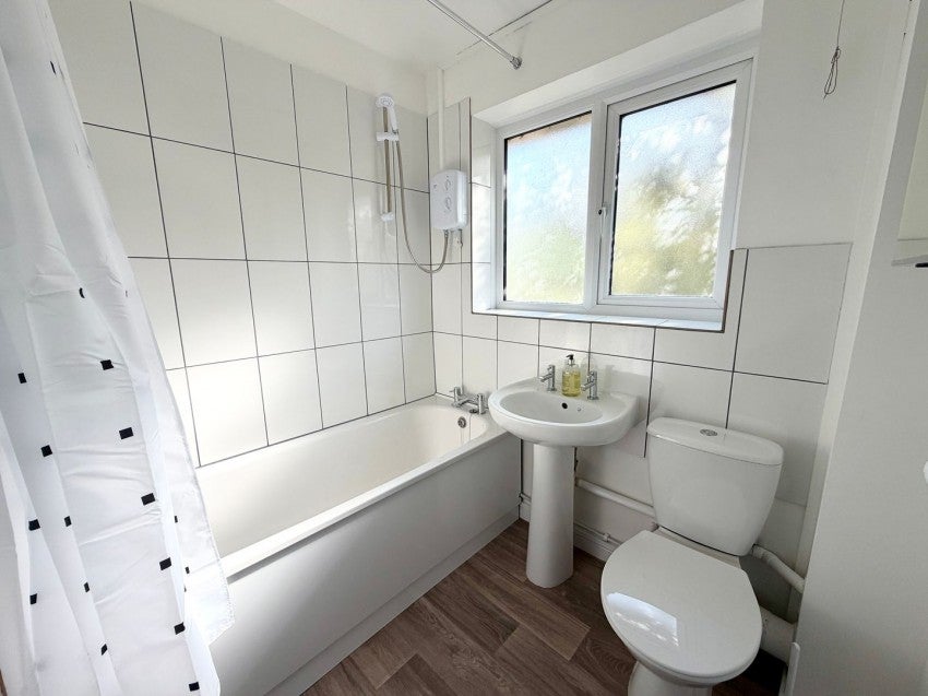 House Meadowbrook Close in Slough
