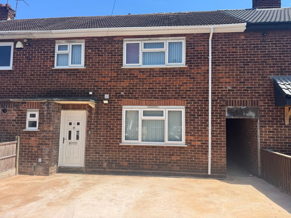 Room Oval Road in Sandwell