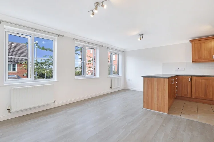 Flat Tallow Close in Greater London