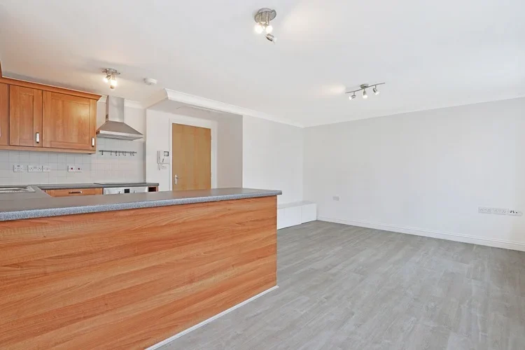 Flat Tallow Close in Greater London