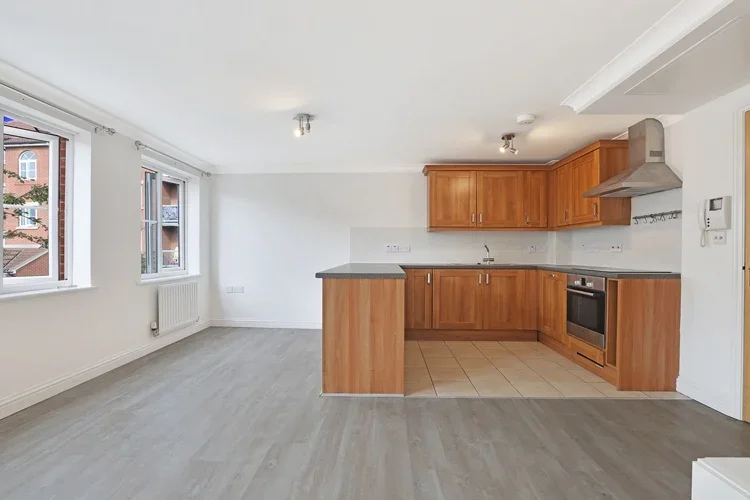 Flat Tallow Close in Greater London