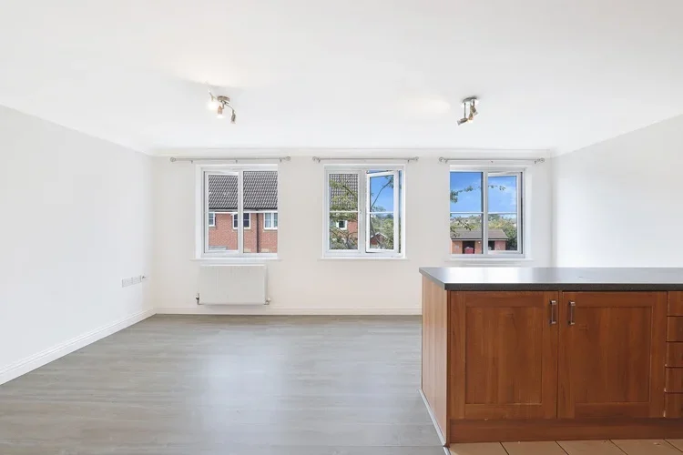 Flat Tallow Close in Greater London