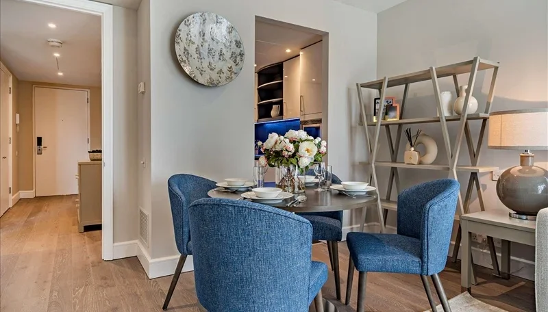 Flat Westferry Circus in Greater London