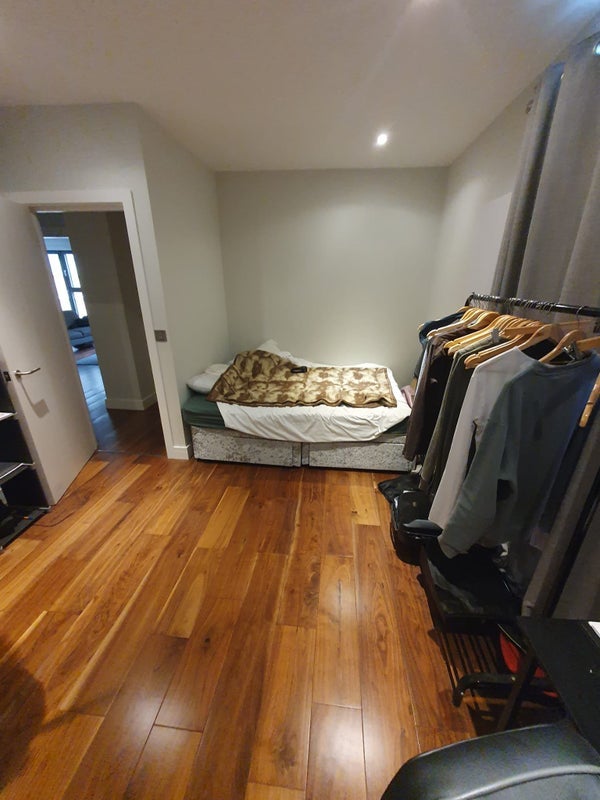 Room Queen's Road in Greater London
