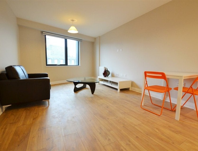 Flat Bentinck Road in Greater London