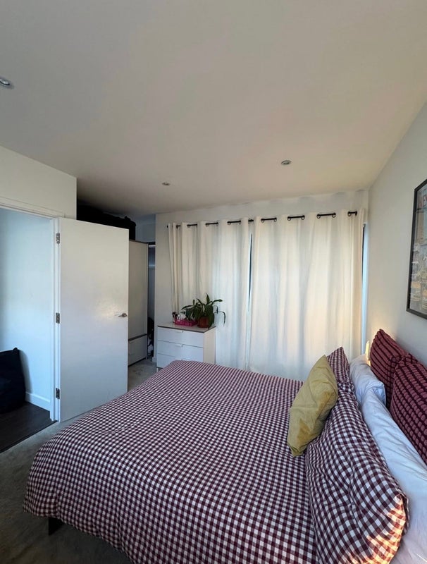 Room Coverton Road in Greater London