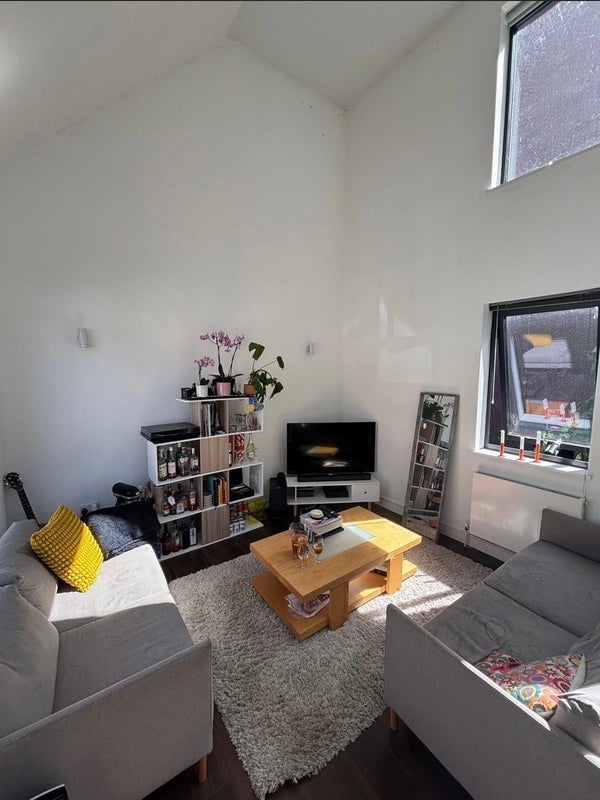 Room Coverton Road in Greater London