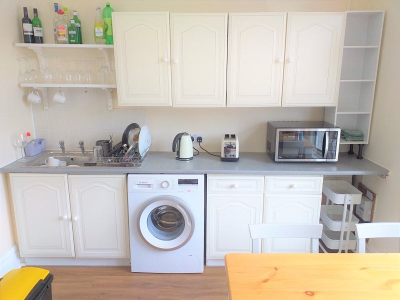 Flat Craven Avenue in Greater London